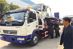 临沭汽车道路救援拖车价格